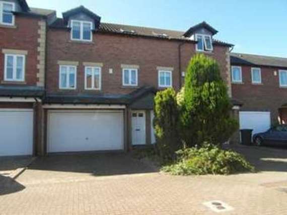 3 bedroom Town House...