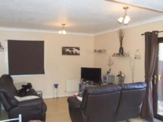 1 bedroom Property t...