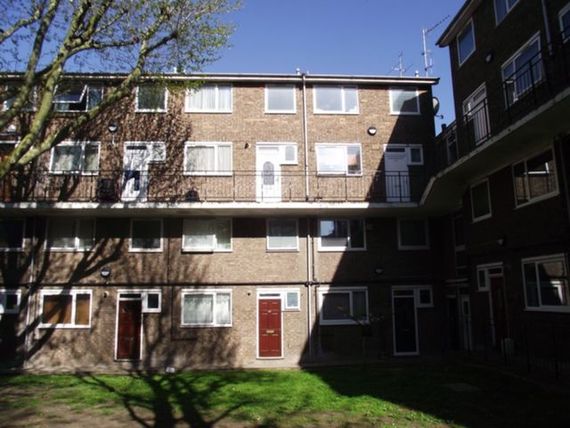 2 bedroom Maisonette...