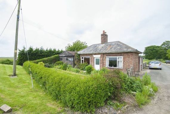 2 bedroom Detached f...