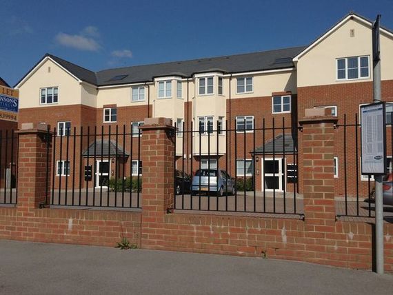 2 bedroom Flat for s...