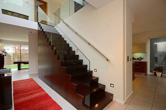 5 bedroom Detached t...