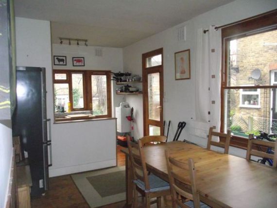2 bedroom Flat to re...