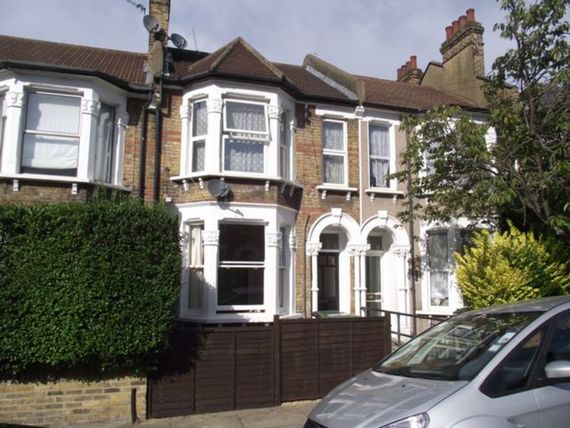 2 bedroom Flat for s...