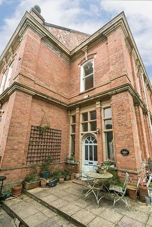 5 bedroom Detached f...