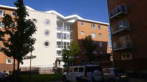 2 bedroom Flat for s...
