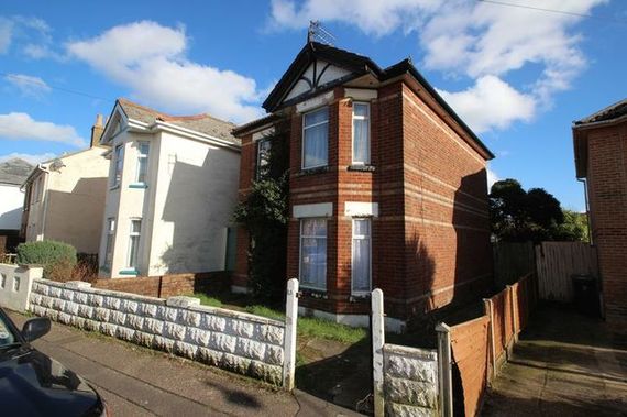5 bedroom Detached t...