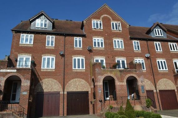 4 bedroom Terraced f...