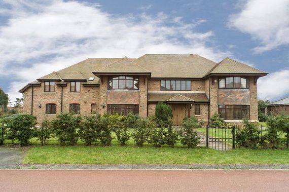 6 bedroom Detached f...