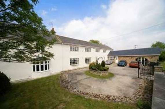 5 bedroom Detached f...