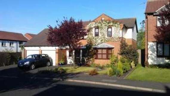 5 bedroom Detached t...