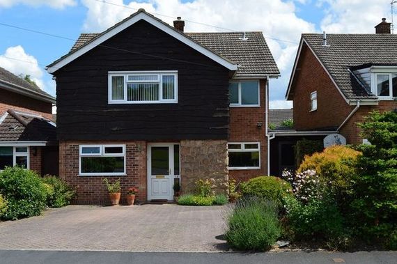5 bedroom Detached f...