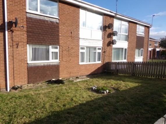 2 bedroom Flat for s...