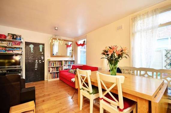 2 bedroom Flat for s...