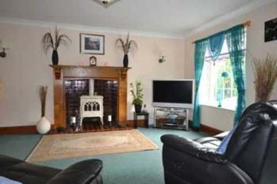 5 bedroom Detached f...