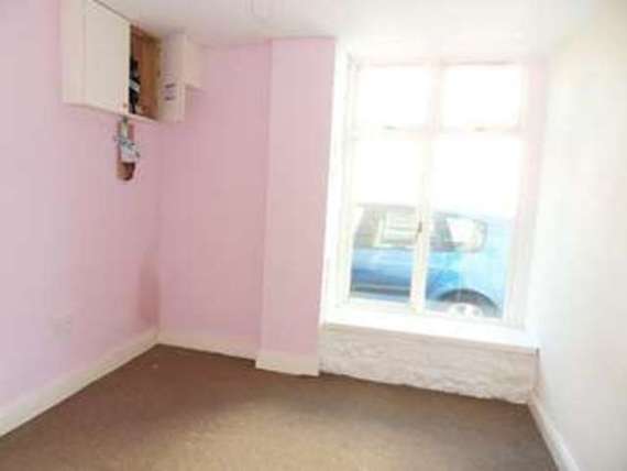 2 bedroom Flat for s...