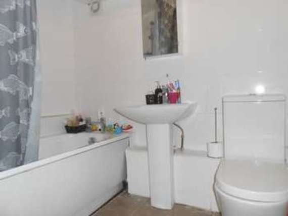 2 bedroom Flat for s...