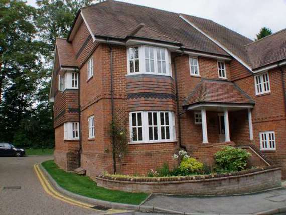 2 bedroom Flat for s...