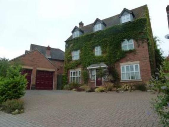 5 bedroom Detached f...