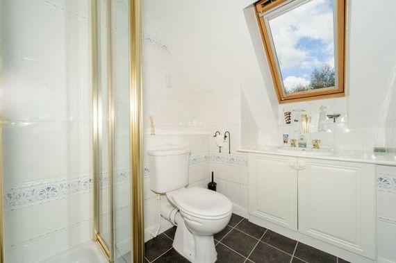 5 bedroom Detached f...