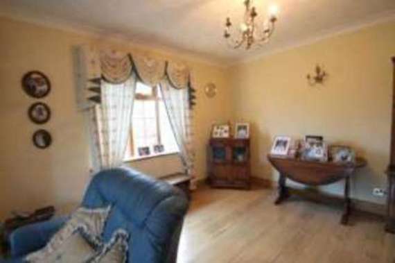 5 bedroom Detached f...