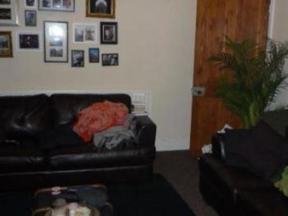 2 bedroom Flat for s...