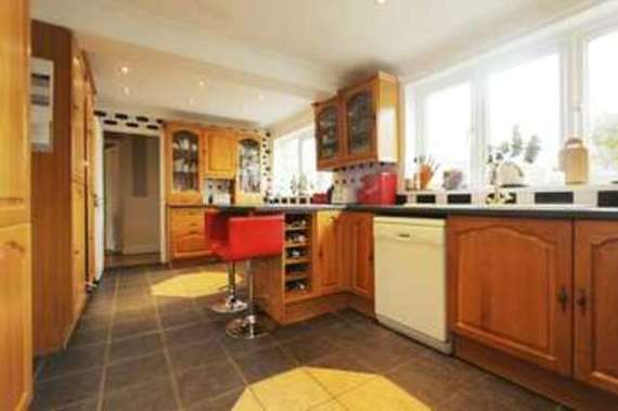 5 bedroom Detached f...
