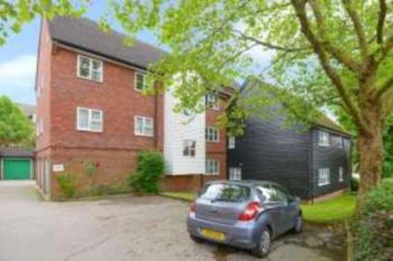 2 bedroom Flat for s...