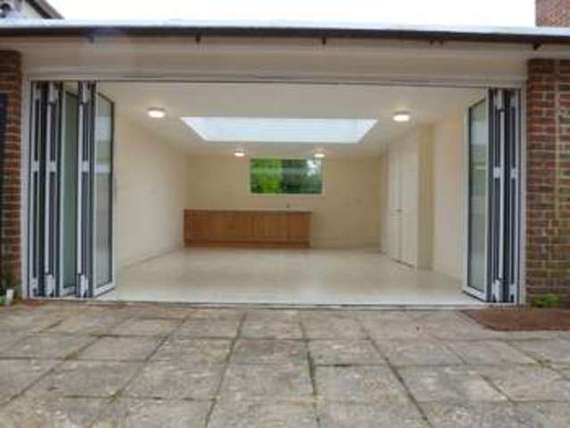 6 bedroom Detached f...