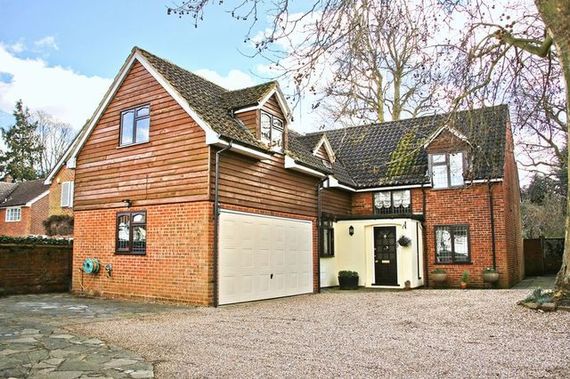 5 bedroom Detached f...