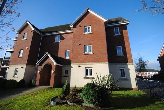 2 bedroom Flat for s...