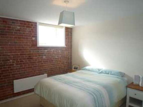 2 bedroom Flat for s...