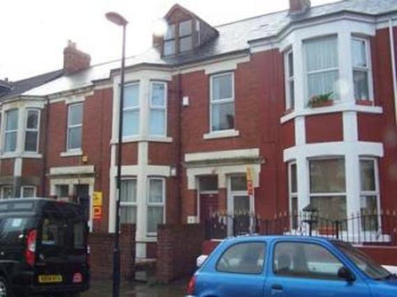 2 bedroom Flat for s...