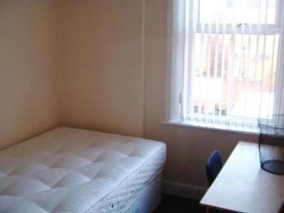 5 bedroom Maisonette...