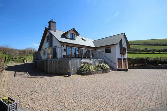 4 bedroom Detached f...