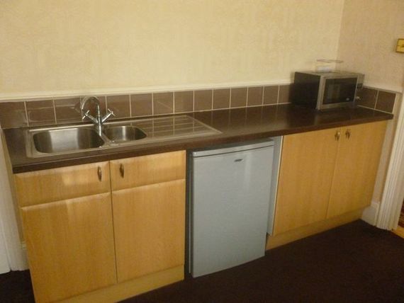 1 bedroom Studio to...