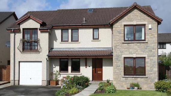 5 bedroom Detached t...