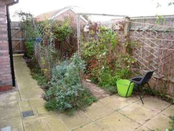 2 bedroom Detached f...