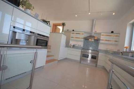 4 bedroom Detached f...