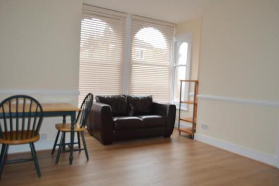 2 bedroom Flat to re...