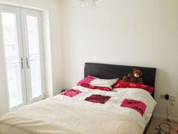 2 bedroom Flat to re...