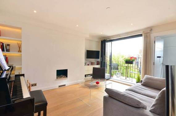 2 bedroom Flat for s...