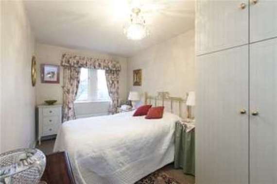 3 bedroom End of Ter...