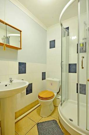 4 bedroom Maisonette...