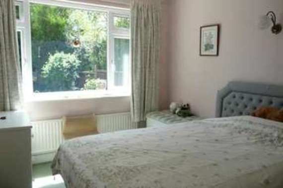 2 bedroom Detached f...