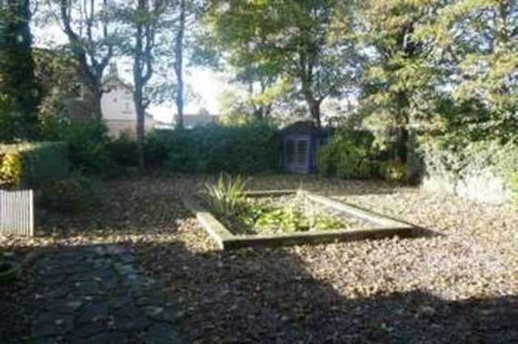 5 bedroom Detached f...