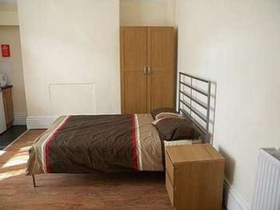 1 bedroom Studio to...