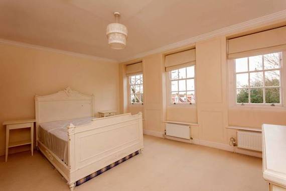 8 bedroom Detached f...