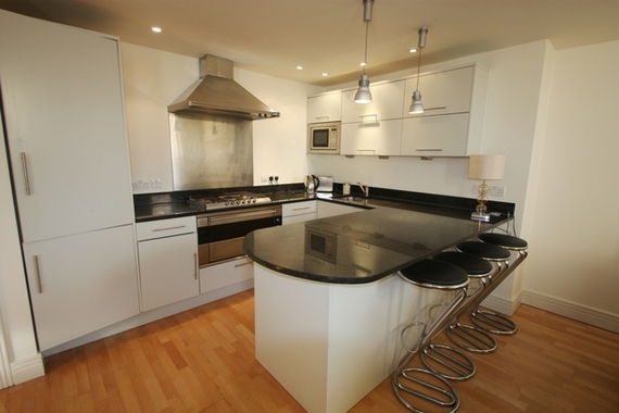 2 bedroom Flat for s...