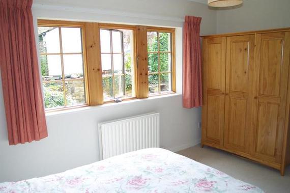 6 bedroom Detached f...